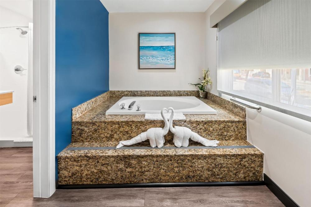 King Suite with Jacuzzi  interior